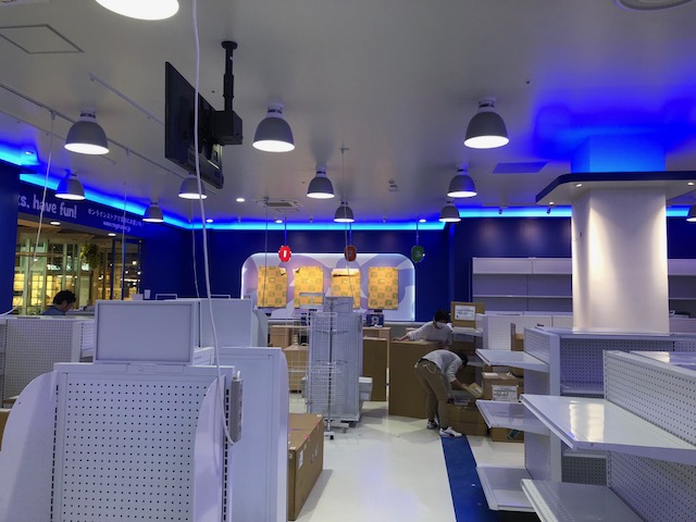 某商業施設内の玩具店電気工事写真１