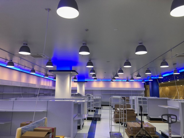 某商業施設内の玩具店電気工事写真２