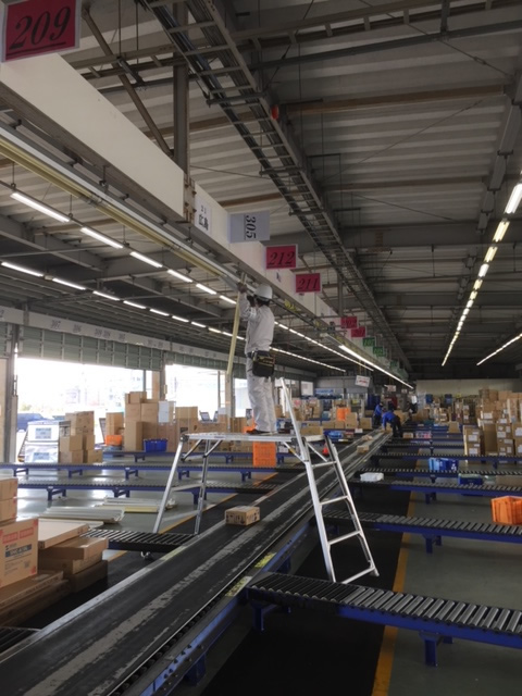 物流倉庫ＬＥＤ照明器具更新工事写真２